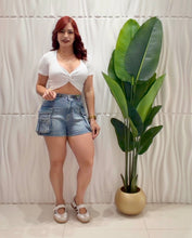 Cargar imagen en el visor de la galería, Vibrant Short Jeans
