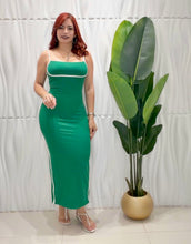 Cargar imagen en el visor de la galería, Classy Midi Green Dress
