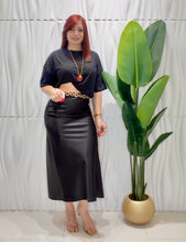 Cargar imagen en el visor de la galería, Black Midi Skirt
