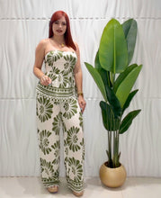 Cargar imagen en el visor de la galería, Green Embroidery Set

