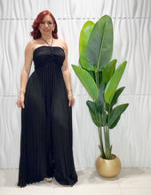 Cargar imagen en el visor de la galería, Pleated Black Jumpsuit
