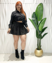 Cargar imagen en el visor de la galería, Black Button Crop Top &amp; Skirt Set
