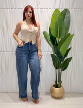 Cargar imagen en el visor de la galería, Light Wash Straight Jeans
