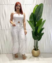 Cargar imagen en el visor de la galería, White Top &amp; Pant Set
