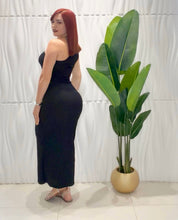 Cargar imagen en el visor de la galería, One Shoulder Black Dress
