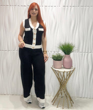Cargar imagen en el visor de la galería, Black &amp; White Sweater Set
