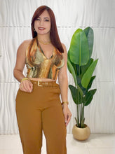 Cargar imagen en el visor de la galería, Halter Camel Crop Top
