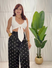 Cargar imagen en el visor de la galería, White One Size Top
