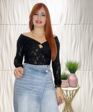 Cargar imagen en el visor de la galería, Lace Off Shoulder Black Top
