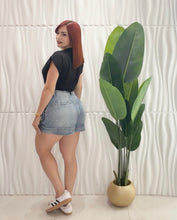 Cargar imagen en el visor de la galería, Light Blue Short Jeans
