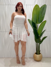 Cargar imagen en el visor de la galería, White Lace Dress
