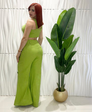 Cargar imagen en el visor de la galería, Green Top &amp; Pant Set
