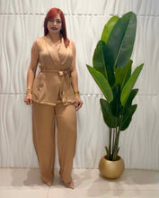 Cargar imagen en el visor de la galería, Nude Vest &amp; Palazzo Set
