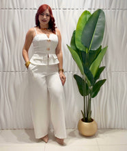 Cargar imagen en el visor de la galería, White Strapples Vest Set
