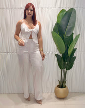 Cargar imagen en el visor de la galería, White Crop Top &amp; Pant Set
