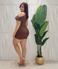 Cargar imagen en el visor de la galería, Chocolate Off Shoulder Dress
