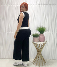 Cargar imagen en el visor de la galería, Black &amp; White Sweater Set
