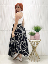 Cargar imagen en el visor de la galería, Black &amp; White Maxi Skirt
