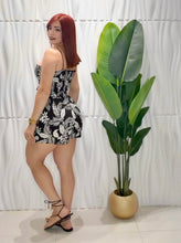 Cargar imagen en el visor de la galería, Black Tropical Romper
