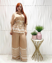 Cargar imagen en el visor de la galería, Embroidery Natural Top &amp; Pants Set
