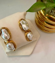 Cargar imagen en el visor de la galería, Pearl Bangle
