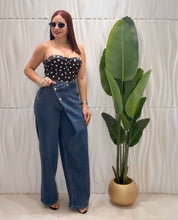 Cargar imagen en el visor de la galería, Asymmetric Medium Blue Jeans
