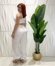 Cargar imagen en el visor de la galería, White Top &amp; Pant Set
