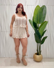 Cargar imagen en el visor de la galería, Beige &amp; White Crochet Set
