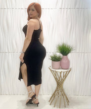 Cargar imagen en el visor de la galería, Midi Black Halter Dress
