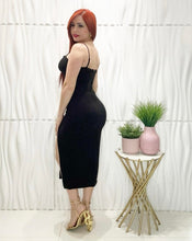 Cargar imagen en el visor de la galería, Midi Elegance Black Dress
