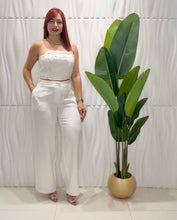 Cargar imagen en el visor de la galería, White Top &amp; Pant Set
