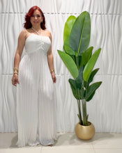 Cargar imagen en el visor de la galería, Pleated White Jumpsuit
