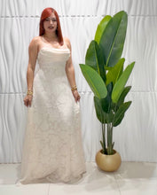 Cargar imagen en el visor de la galería, Semi Formal Beige Dress
