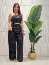 Cargar imagen en el visor de la galería, Black Top &amp; Pant Set
