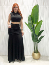 Cargar imagen en el visor de la galería, Black Top &amp; Maxi Skirt

