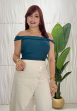 Cargar imagen en el visor de la galería, Off Shoulder Top
