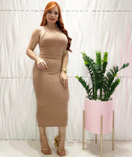 Cargar imagen en el visor de la galería, Crop Top and Midi Skirt Set
