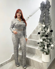 Cargar imagen en el visor de la galería, Grey Jacket &amp; Pant Set
