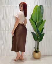 Cargar imagen en el visor de la galería, Midi Chocolate Skirt
