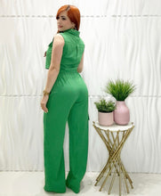 Cargar imagen en el visor de la galería, Kelly Green Top &amp; Pants Set

