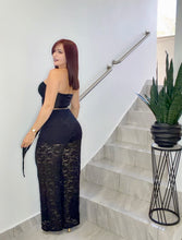 Cargar imagen en el visor de la galería, Black Lace Top &amp; Pant Set
