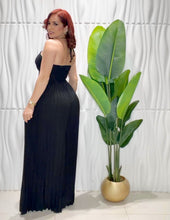 Cargar imagen en el visor de la galería, Pleated Black Jumpsuit
