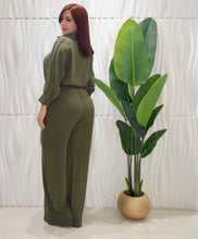 Cargar imagen en el visor de la galería, Olive Top &amp; Pant Set
