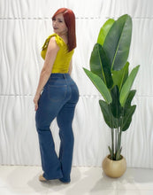Cargar imagen en el visor de la galería, Vibrant Bell Bottom Jeans
