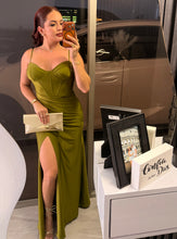 Cargar imagen en el visor de la galería, Elegant Maxi Dress
