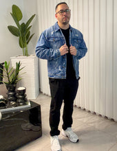 Cargar imagen en el visor de la galería, Men’s Denim Jacket
