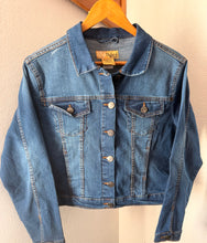 Cargar imagen en el visor de la galería, Womens Denim Jacket
